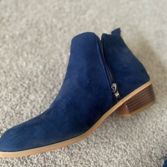 Navy suede ankle booties - Picture 3 of 4